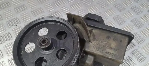 Ford Mondeo Mk III Power steering pump 1S703A733AA 1S70-3A733-AA