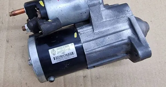 Dacia Sandero Starter motor 233006780R