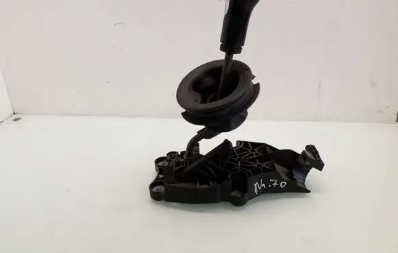 Ford Fiesta Gear shifter/selector 2S6R7E096AA