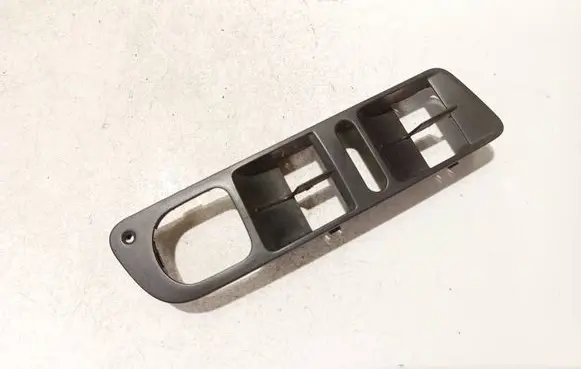 Volkswagen Tiguan Front door window switch trim 5n1867255