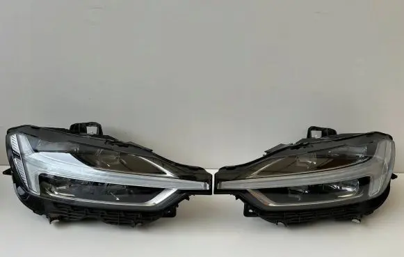Volvo XC60 Headlight/headlamp 32133545 32133544