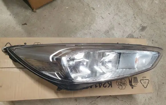 Ford Focus ST Headlight/headlamp F1EB13W029AD