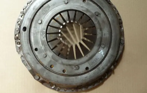Volkswagen PASSAT B7 USA Pressure plate 3082001932