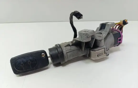 Audi A6 S6 C5 4B Ignition lock 4B0905851