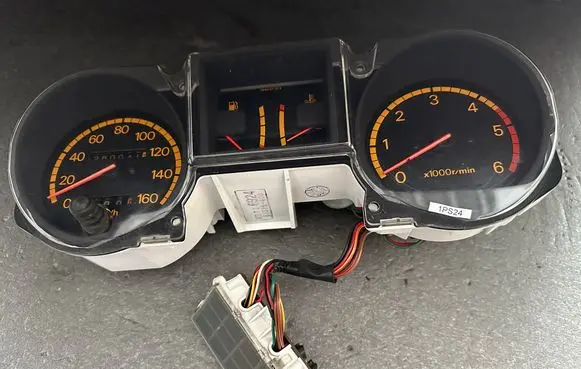Mitsubishi Pajero Speedometer (instrument cluster) MB716924