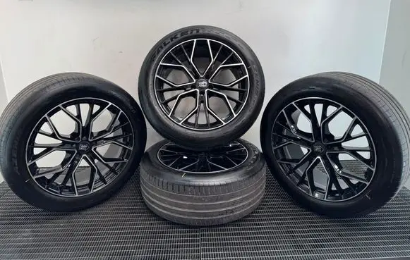 Jaguar F-Pace R18 alloy rim