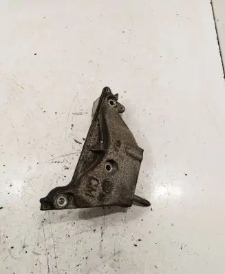Hyundai Santa Fe Engine mounting bracket