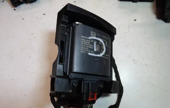 Renault Clio V Blind spot module 284E73723R 2015DJ1610 A2C76024303