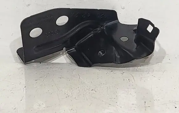 Audi A1 Fender mounting bracket 82A821141oe