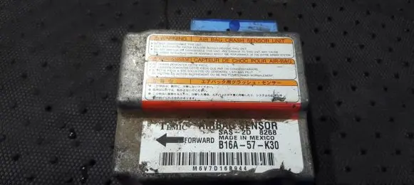 Mazda 323 Airbag control unit/module b16a57k30 8268
