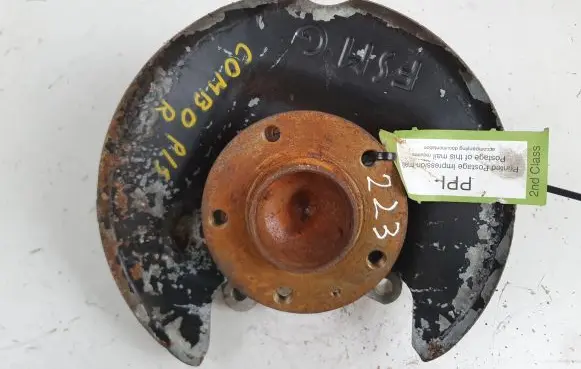 Opel Combo E Rear wheel hub spindle/knuckle 9818623480