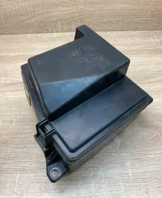 Mazda Premacy Fuse module 339K24 379K29