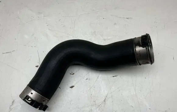 BMW 5 G30 G31 Intercooler hose/pipe 8571025