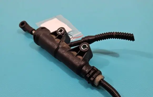 Clutch slave cylinder