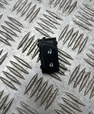 Opel Insignia A Central locking switch button 22899704