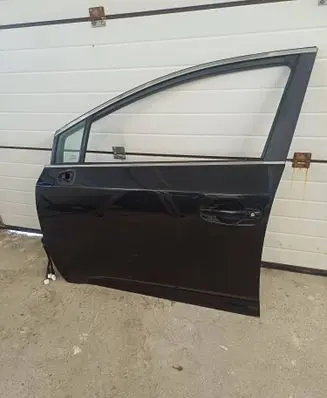 Toyota Avensis T270 Front door