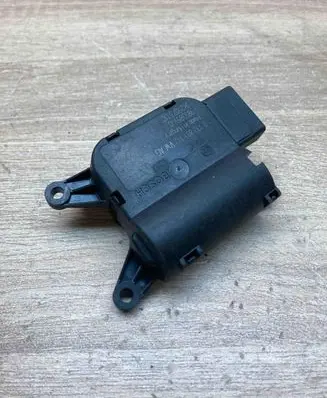 Volkswagen Tiguan Air flap motor/actuator 1K2907511C 0132801342