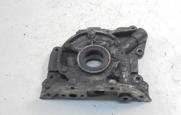 Volkswagen Golf I Oil pump 052115109A