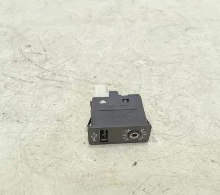 BMW 5 F10 F11 USB socket connector 923765301