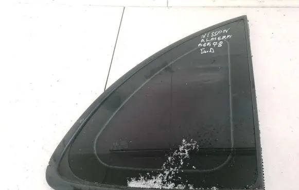 Nissan Almera Tino Rear side window