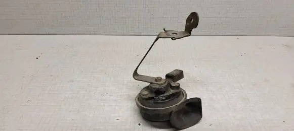 Volkswagen PASSAT B6 Horn signal 8Q0951223
