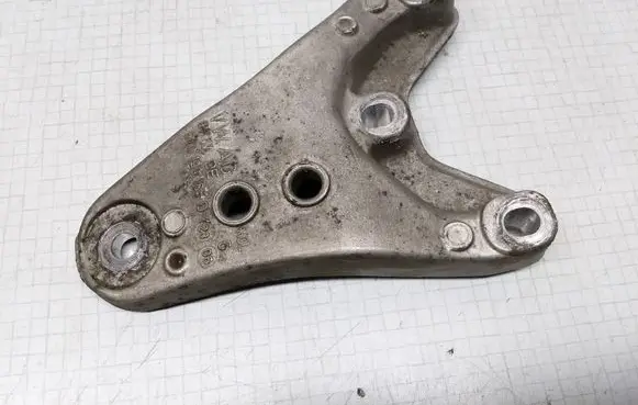 Seat Ibiza III (6L) Engine mounting bracket 6Q0199185D