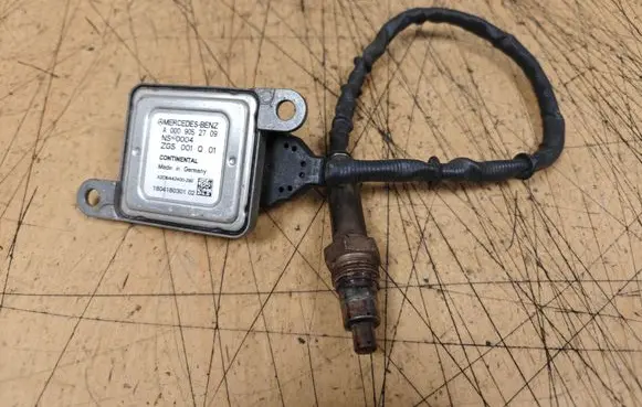 Mercedes-Benz V Class W447 Lambda probe sensor A0009052709