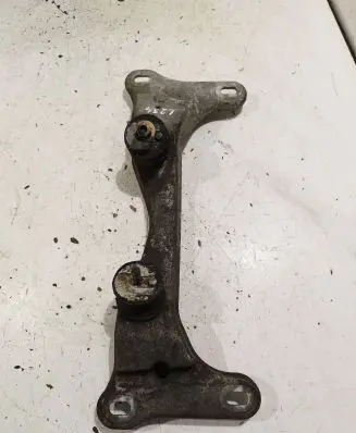 BMW 1 E81 E87 Engine mounting bracket 676029902