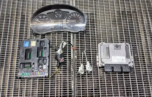 Citroen Berlingo Engine ECU kit and lock set 9808016480
