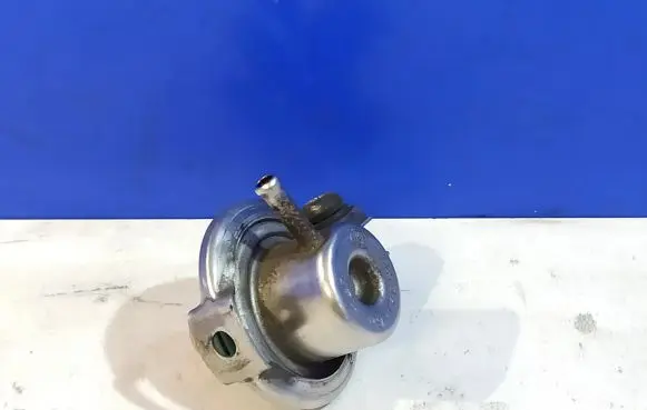 Saab 9-5 Fuel pressure regulator 0280160560 4770400