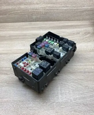 Mazda 3 I Fuse module BP4K66765 518818109