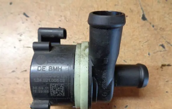 Skoda Fabia Mk2 (5J) Water pump 6R0965561