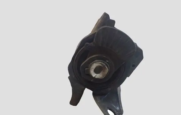 Mazda 6 Engine mount bracket
