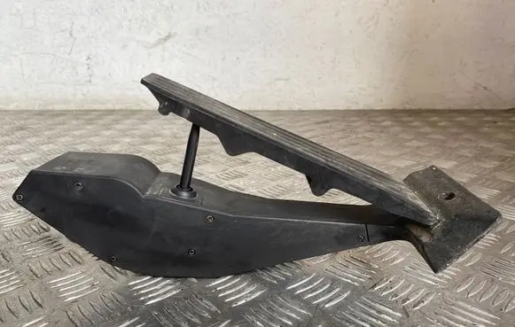 BMW 5 E60 E61 Accelerator throttle pedal 6766930 25916010 181105T