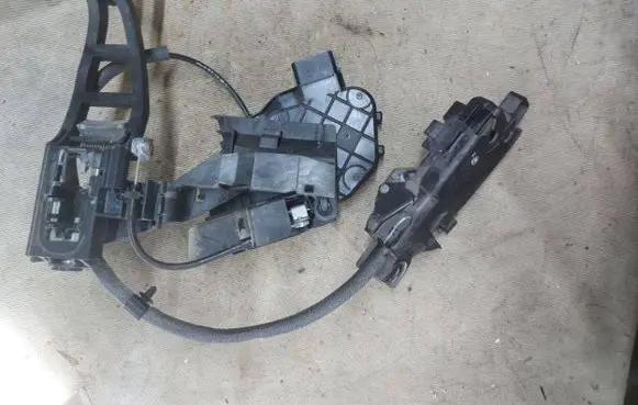 Ford S-MAX Rear door lock AM2AR26412AA A048317