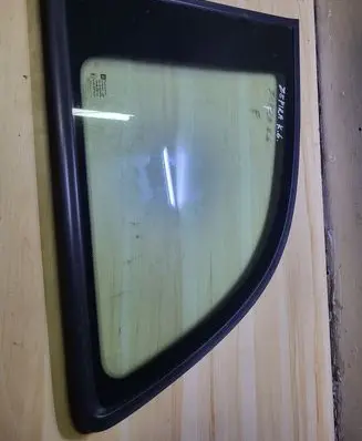 Opel Zafira A Rear side window 90579311