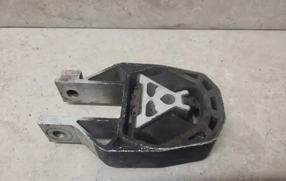 Ford Kuga II Engine mount bracket v61-6p082-ac
