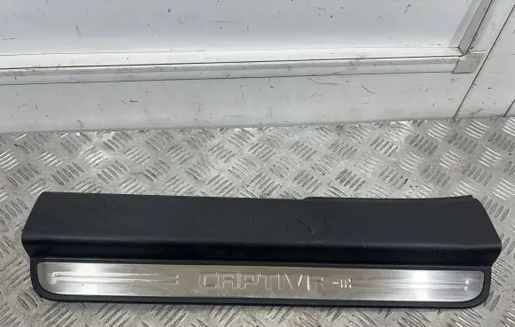 Chevrolet Captiva Front sill trim cover 20832149
