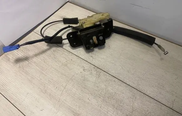 Honda Civic Tailgate exterior lock 04111B