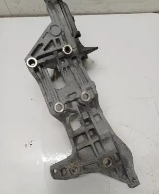 Volkswagen Tiguan Generator/alternator bracket 04L903143DE