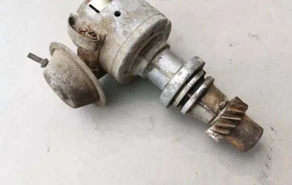 Volkswagen Golf III Spark distributor 026905205G 0237020083 2745