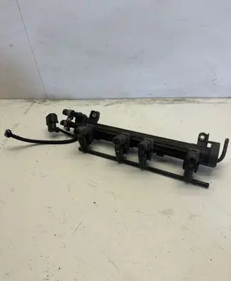 Volkswagen Golf IV Fuel injector 06A906031C