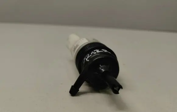 Chevrolet Camaro Windscreen/windshield washer pump PUM810313 3K3101 1030582
