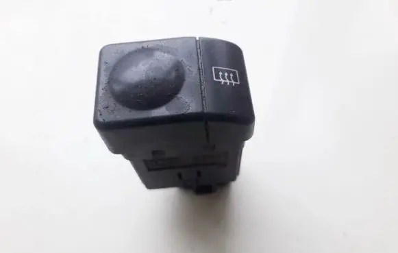 Hyundai Sonata Windscreen/window heater switch 9371033100 93710-33100