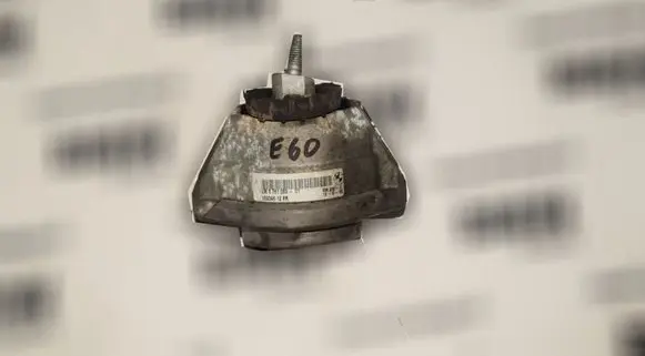 Engine mount bracket