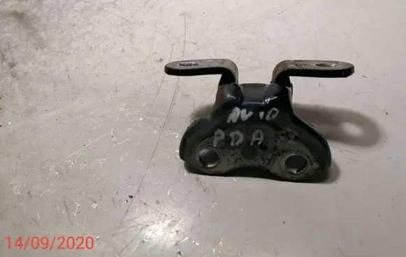 Toyota Avensis T270 Front door lower hinge 