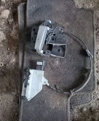Citroen Berlingo Sliding door lock A01841
