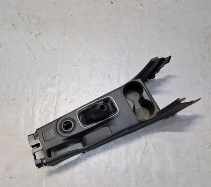 Mitsubishi Outlander Center console 210220252142
