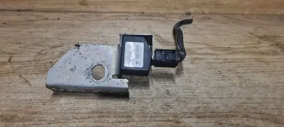 Volvo V70 Airbag deployment crash/impact sensor 8691734 8691736