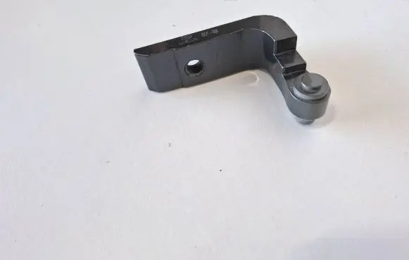 BMW 7 G11 G12 Rear door lower hinge 7333094